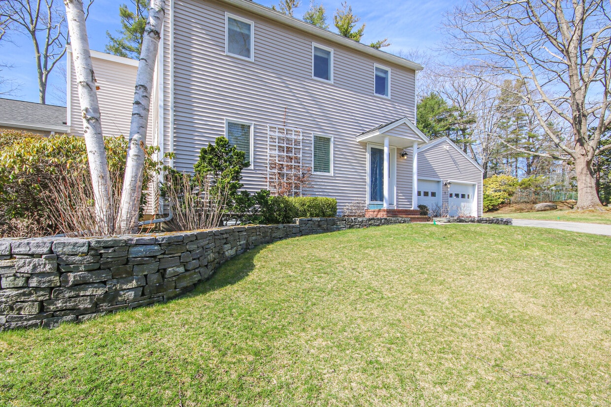 7 Baysite Ln Unit 7, Falmouth, ME 04105 Condo for Rent in Falmouth