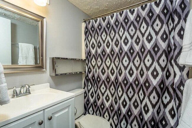 Bathroom 1 - 1390 Hunters Rd