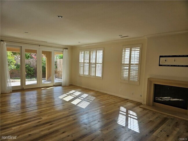 Building Photo - 4 br, 3 bath Condo - 210 Mantle