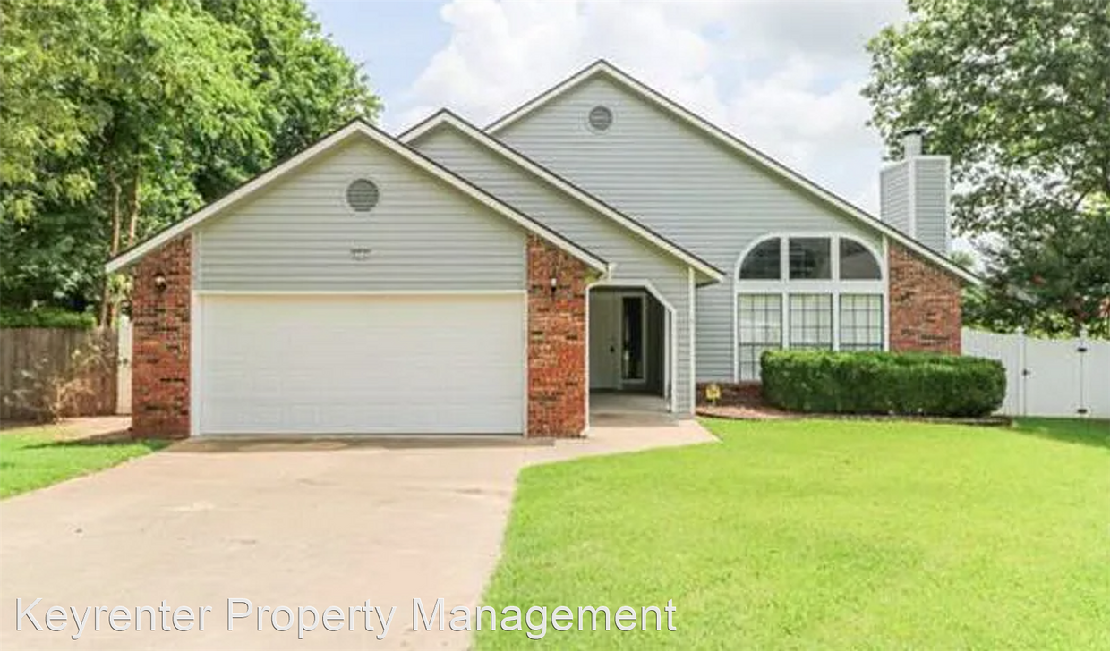 Foto principal - 3 br, 2 bath House - 7737 S Trenton Ave