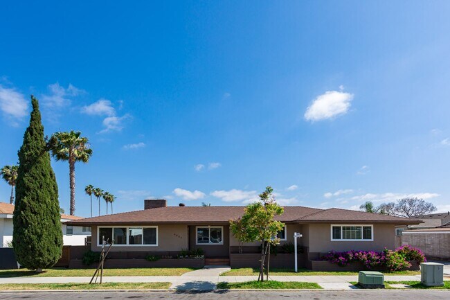 Building Photo - Talmadge Charmer!