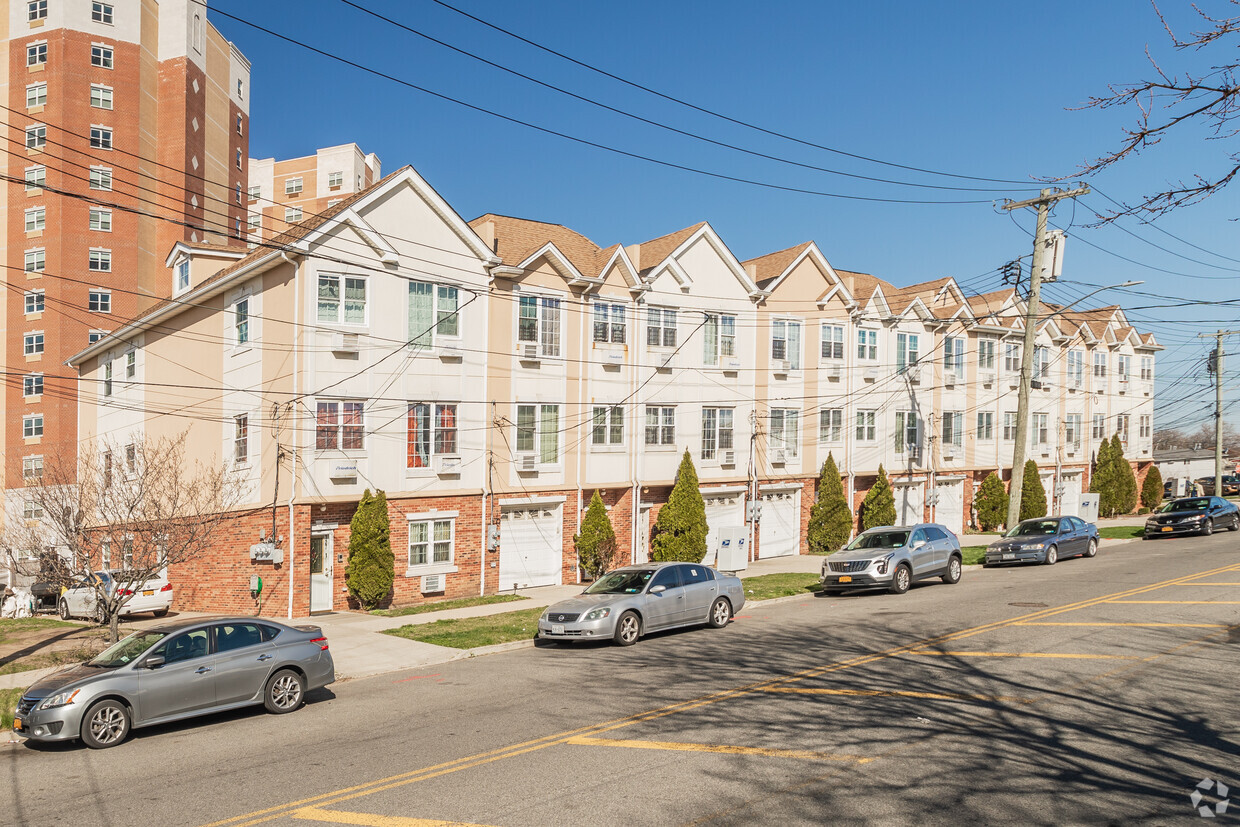 Building Photo - The Meridian at Locust Manor