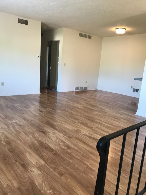 Foto principal - 635 Eastbrooke Ln