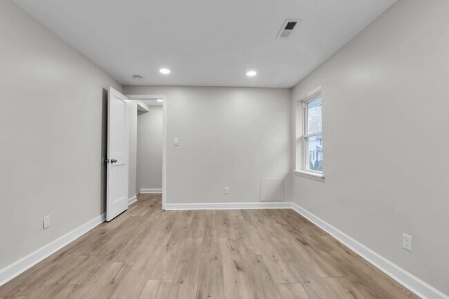 Building Photo - 4453 Old Bethlehem Pike