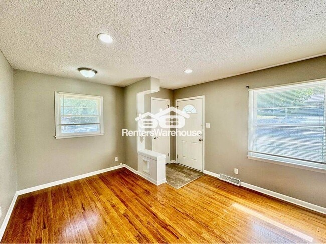 Building Photo - 2731 Bennett Ave