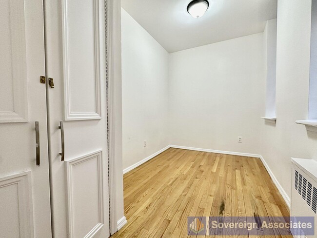 Building Photo - 953 Amsterdam Ave
