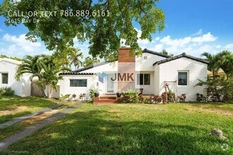 Building Photo - 1615 Bay Dr