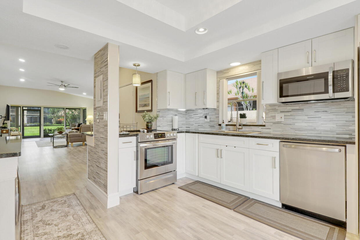 Primary Photo - 13566 Sabal Palm Ct