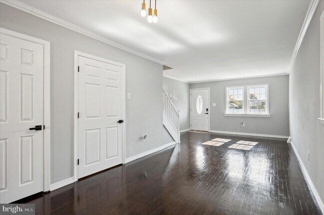 Building Photo - 725 Mt Vernon Ave