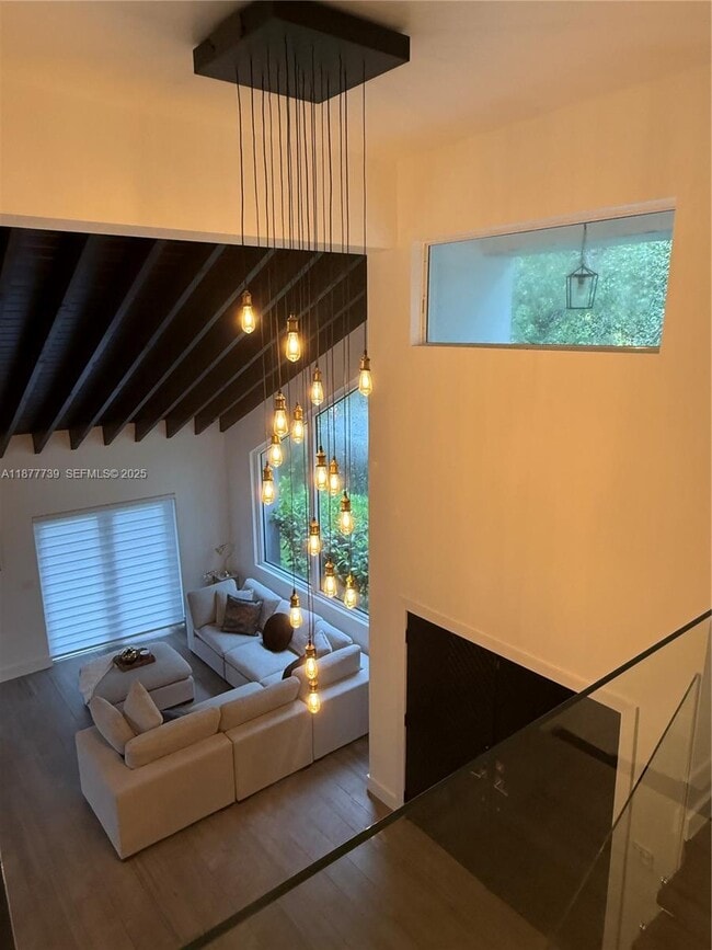 Foto del edificio - 3231 Salzedo St