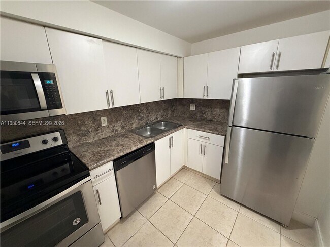 Foto del edificio - 4235 N University Dr