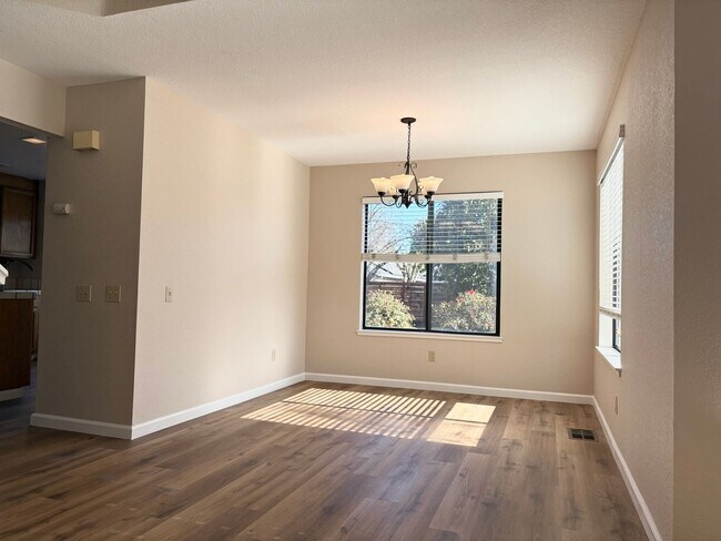 Foto del edificio - Beautifully Updated 3 Bed 2 Bath House in ...