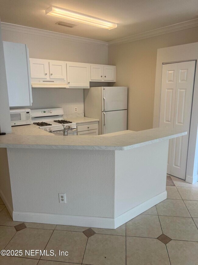 Building Photo - 13810 Sutton Park Dr N