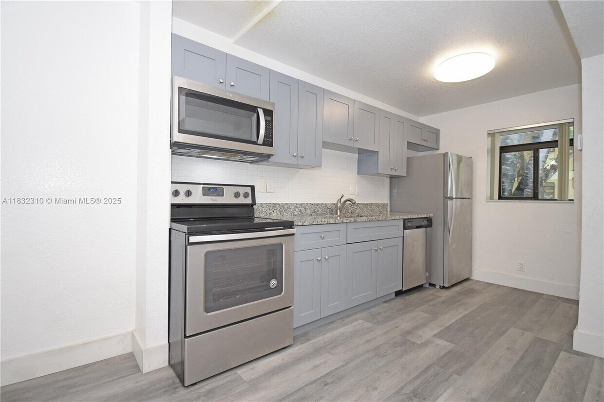 Foto principal - 301 Gardens Dr