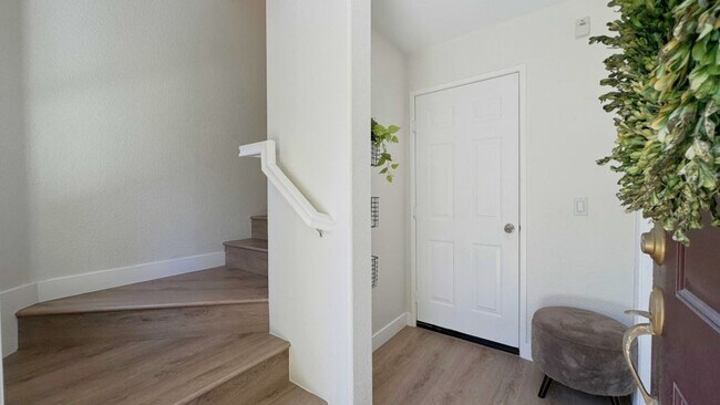 Building Photo - Beautiful Tri-Level 3BD/2BA Townhome in Greystone at Eastlake – Eastlake Chula Vista