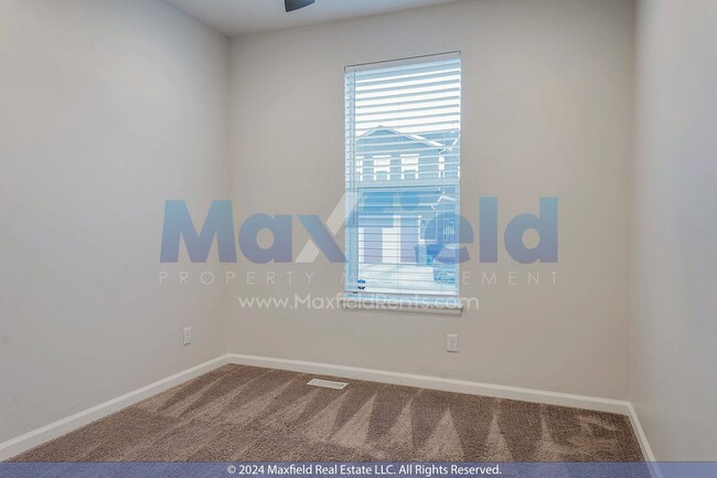 Foto del edificio - Super Upgraded Pleasant Grove 5 BD 3 BA 2 ...