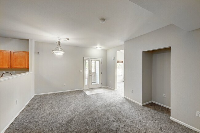 Building Photo - $1,950.00 - 2 Beds, 2 Bath, Condo in Auror...