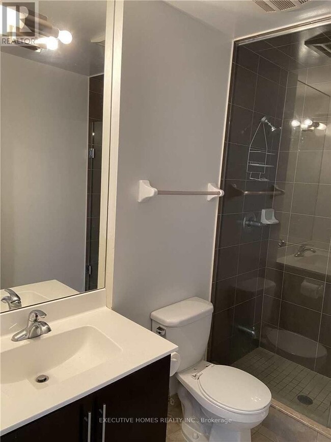 Photo du bâtiment - 330 Burnhamthorpe Rd E