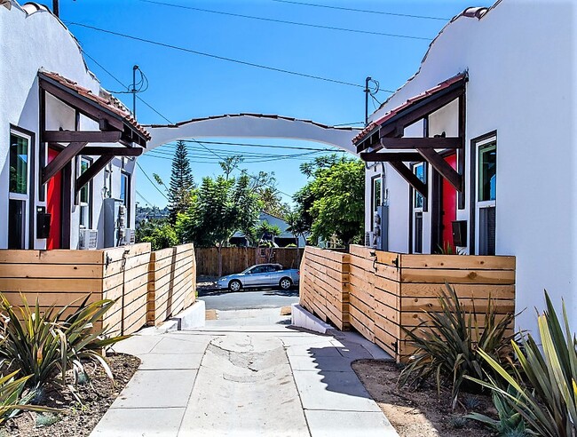 Building Photo - 4211 Cumberland Ave