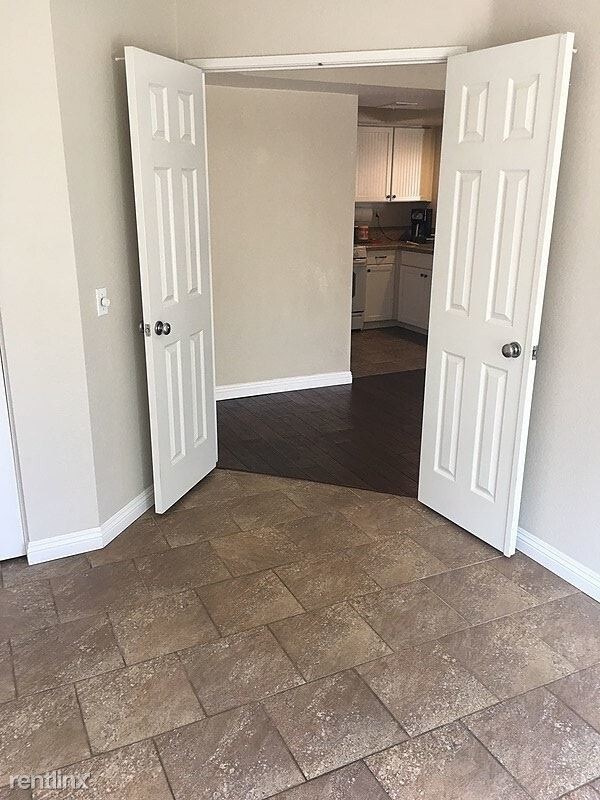 Foto del edificio - 1046 S Dewcrest Dr