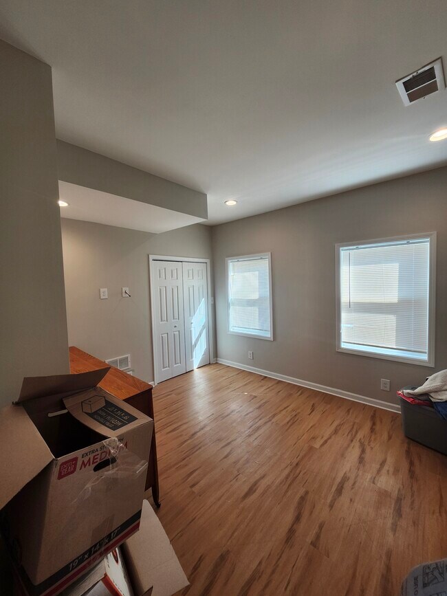 Building Photo - 4931 Kincaid St