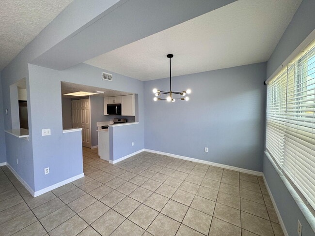 Foto del edificio - For Rent – Recently Renovated 3 Bed / 2 Ba...