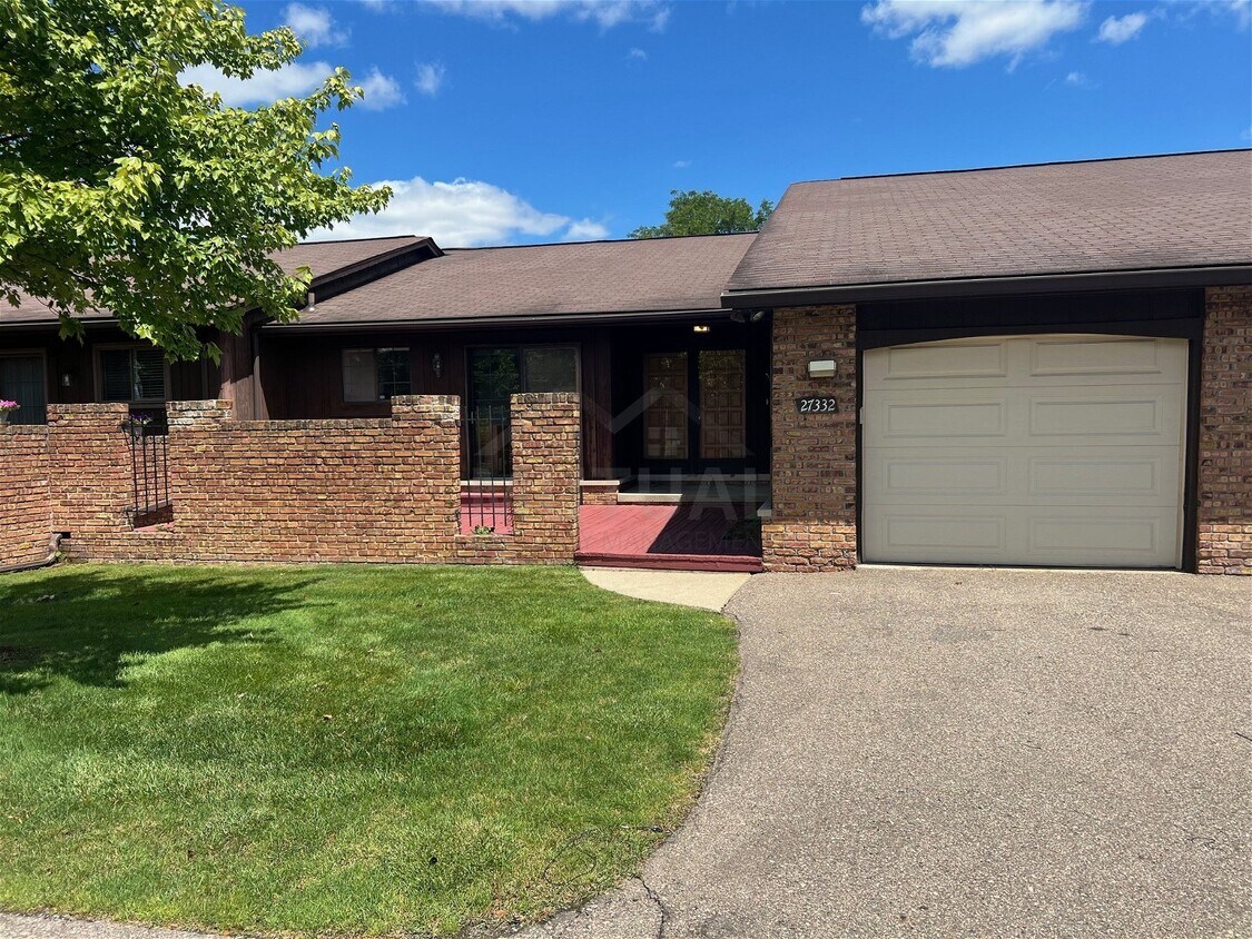 Primary Photo - 27332 Collingwood Dr