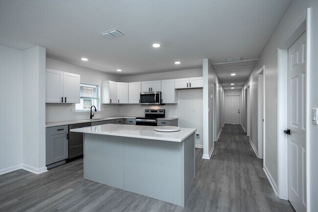 Foto del edificio - Spacious 4BR/2BA Home in Gainesville’s Heart