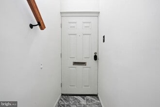 Building Photo - 3750 Clarendon Ave