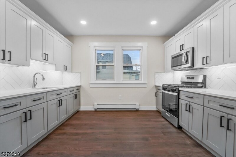 Primary Photo - 142 Grove St