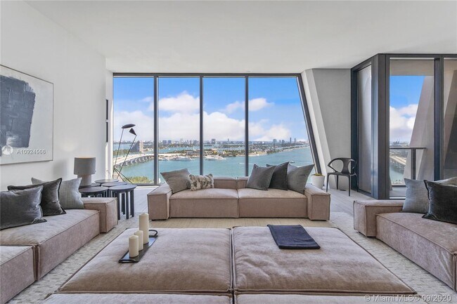 Foto del edificio - 1000 Biscayne Blvd