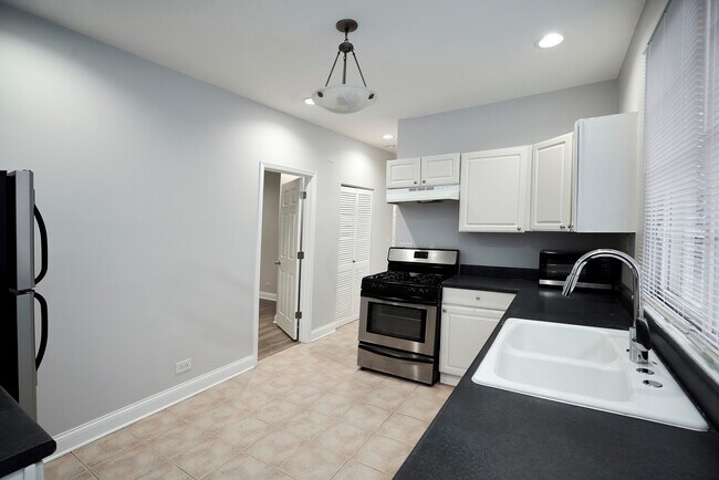 Building Photo - 4861 W Dakin St
