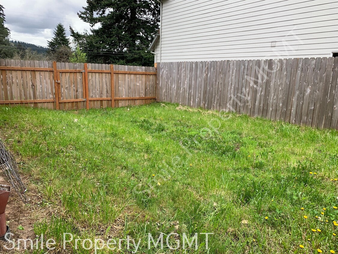 14109 SE Ellis St, Portland, OR 97236 House Rental in Portland, OR