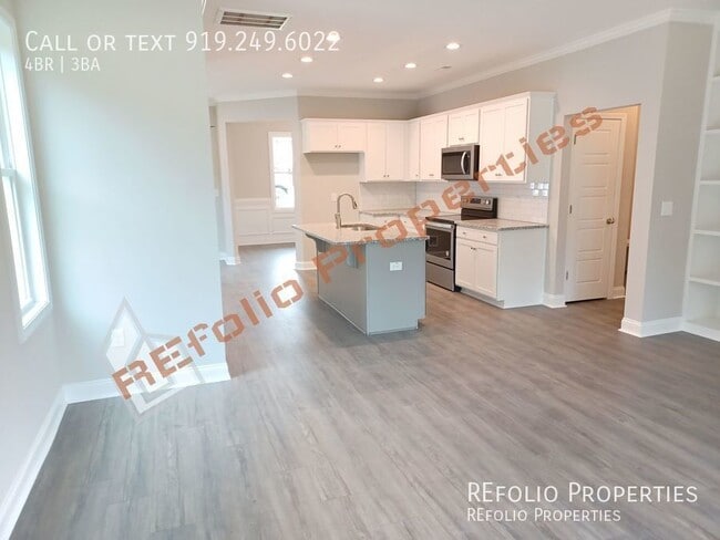 Building Photo - Beautiful 4 Bedroom 2.5 Bath Home with Pri...