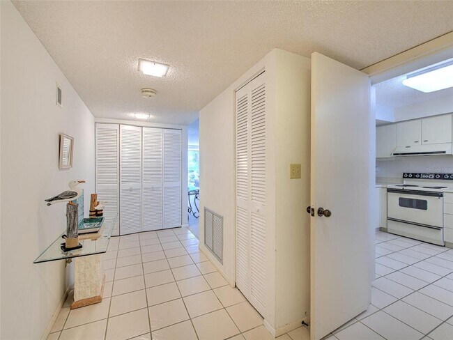 Building Photo - 723 Bayport Way