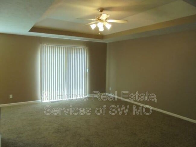 Building Photo - 304b Excalibur Ct
