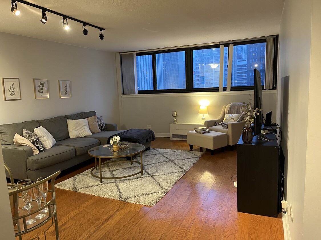 Primary Photo - 30 E Division St