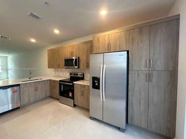 Foto del edificio - 17183 SW 2nd Cir