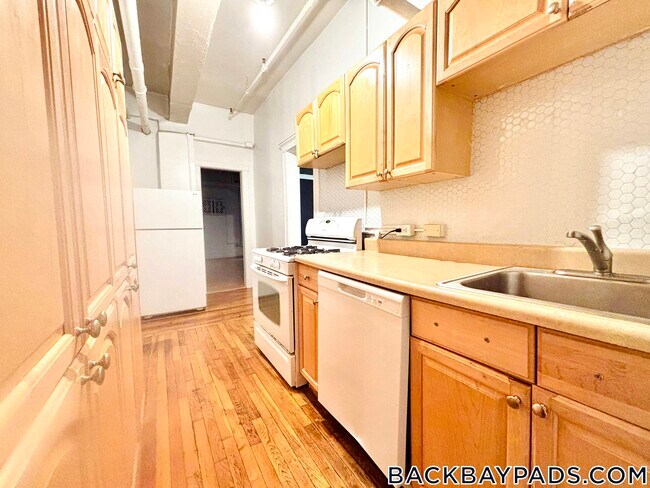 Building Photo - 6 Marlborough St