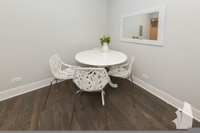 Foto del edificio - 2626 N Rockwell St