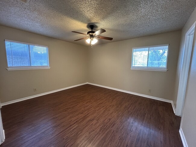 Building Photo - 1805 Broadmoor Dr
