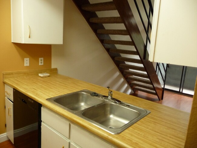 Foto del edificio - Spacious 2Bd/2Ba Townhome with Loft