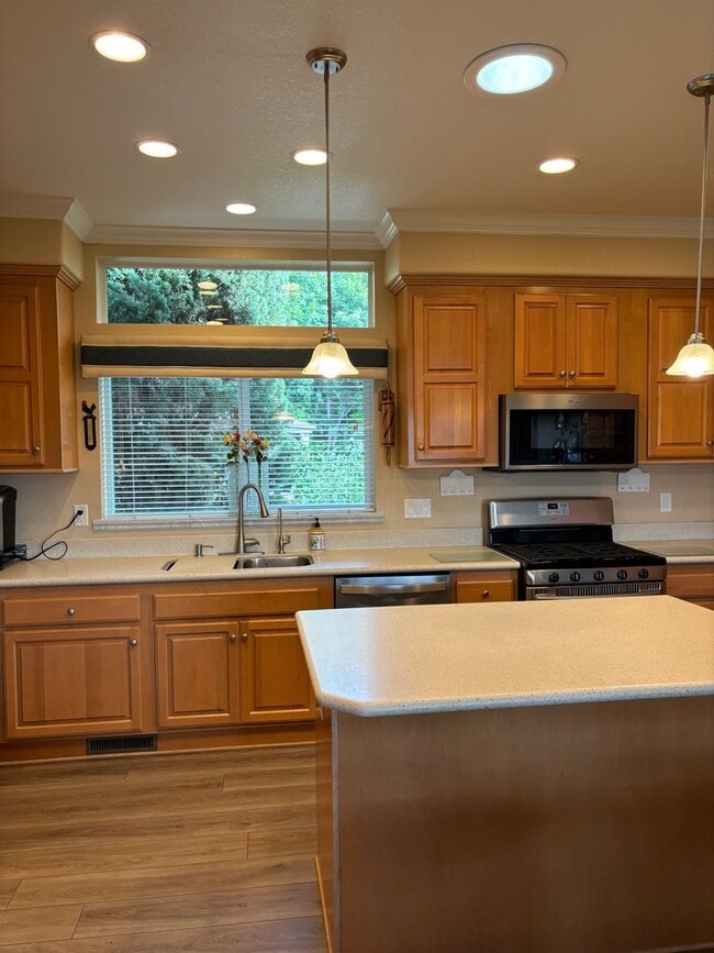 Foto del edificio - GORGEOUS OPEN VIEW HILLTOP OASIS HOME - COOL OCEAN BREEZE