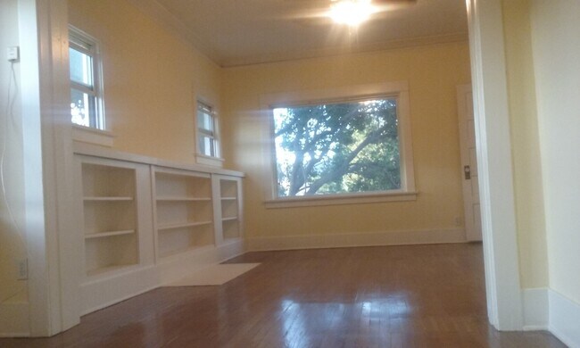 LIVING ROOM - 5242 De Longpre Ave