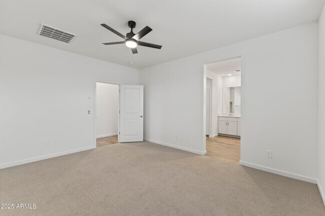 Foto del edificio - 15849 W Gray Fox Trl