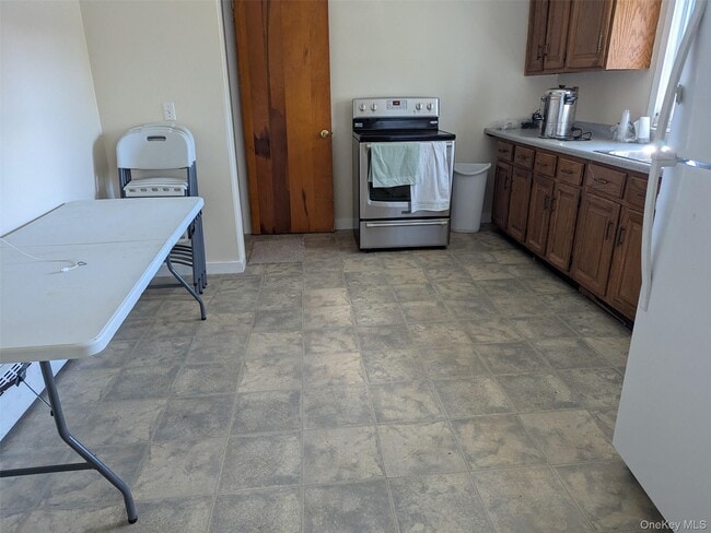 Building Photo - 21 Hillside Ave