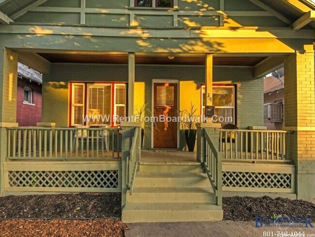 Building Photo - Charming Downtown 5 Bed Home Close to Uni!