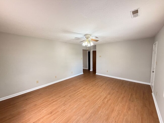 Building Photo - Renovated 2 Bedroom 1 full bath House! All new luxury vinyl flooring