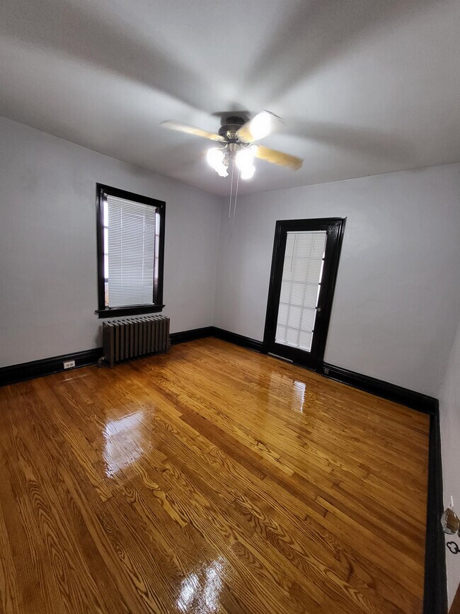 Building Photo - 5071 Pernod Ave