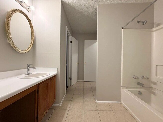 Foto del edificio - 3 bed 2 bath in Decatur!